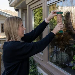 Fensterfutterspender „Challenger“ für Erdnüsse